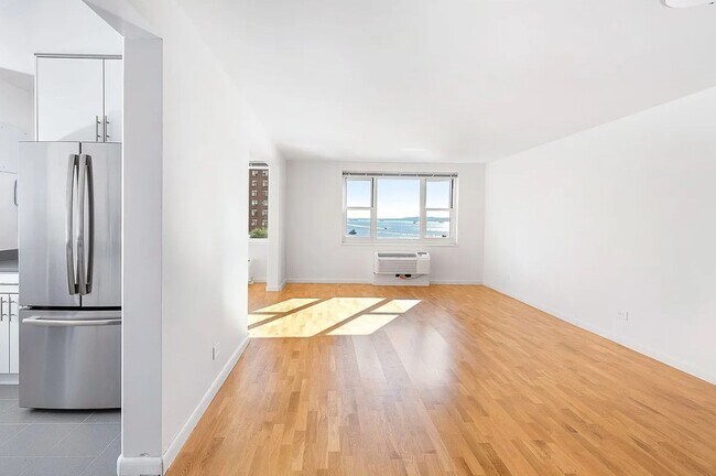 Photo - 2 S End Ave Unidad 11L