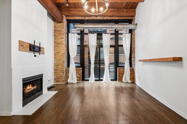 Photo - 525 W Superior St Unit 430