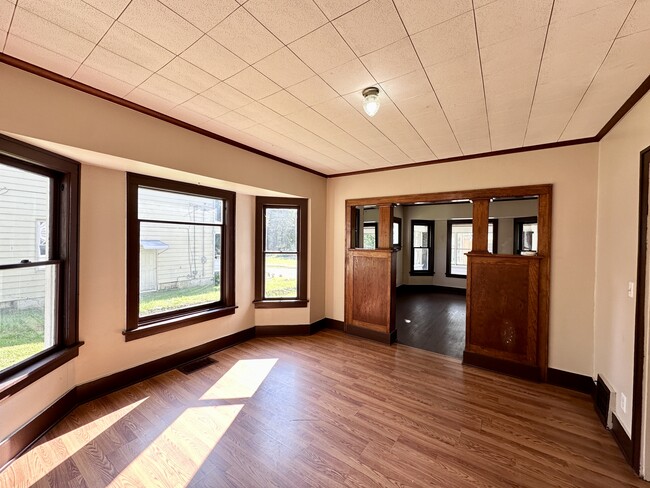 Photo - 611 Raymond St