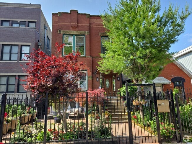 Building Photo - 2427 W Arthington St Rental