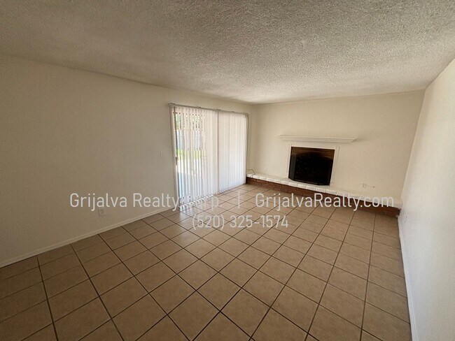 Photo - Eastside 4 Bedroom, 2 Bath House w/ Pool f...