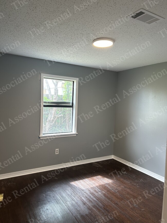 Photo - 1910 Illinois Ave