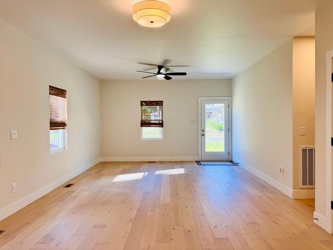 Photo - Beautiful New Build Downtown Oxford