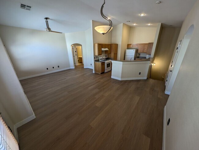 Photo - 89 Day Trade St