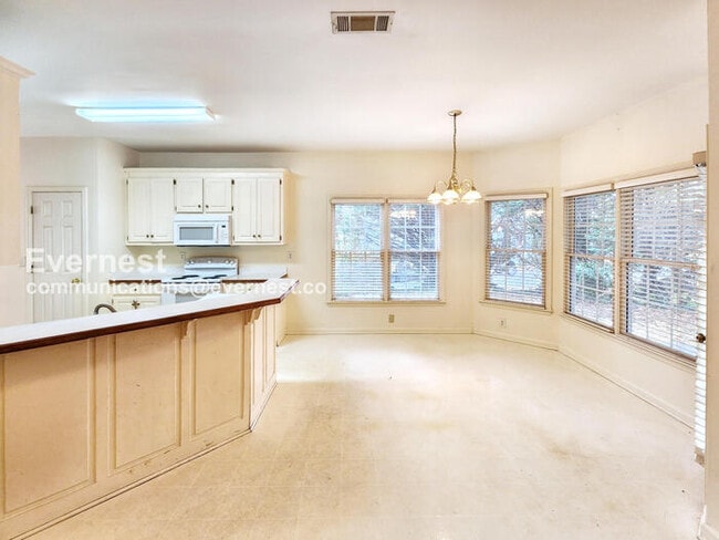 Photo - 1660 Cheshire Ct NW