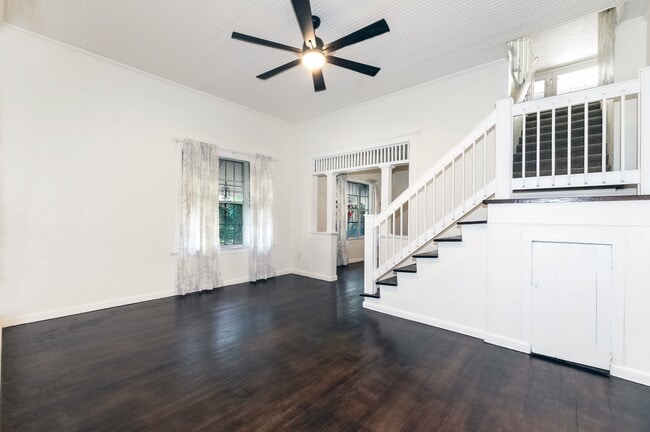 Photo - 402 NW 3rd Ave