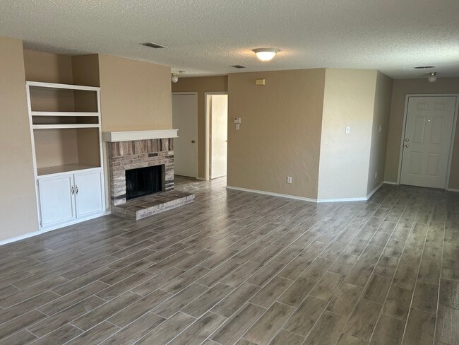 Photo - 7912 Canoe Ridge Ln