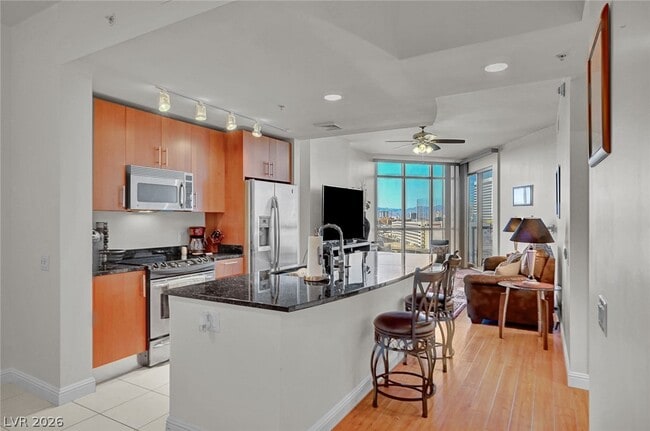 Building Photo - 200 W Sahara Ave Unit 811