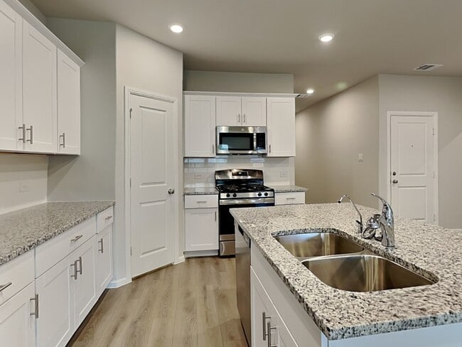 Photo - 427 Wydown Dr