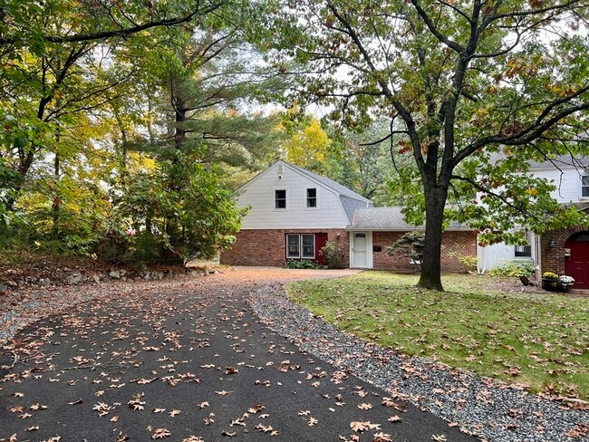 Building Photo - 46 Auburndale Ave