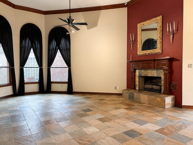 6983 Oakwood Park