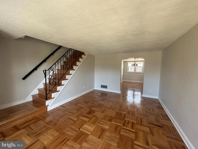 Photo - 2204 Lynn Blvd