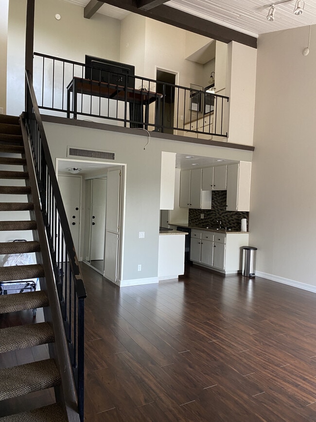 Photo - 5460 White Oak Ave Unidad E318