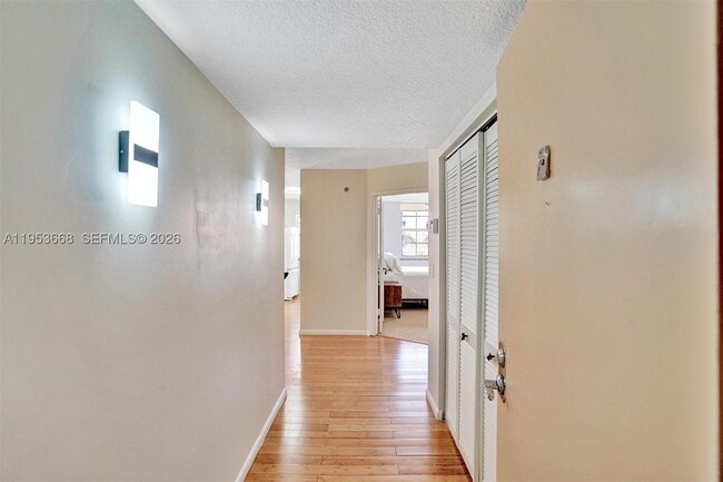 Building Photo - 19877 E Country Club Dr Unit 3607