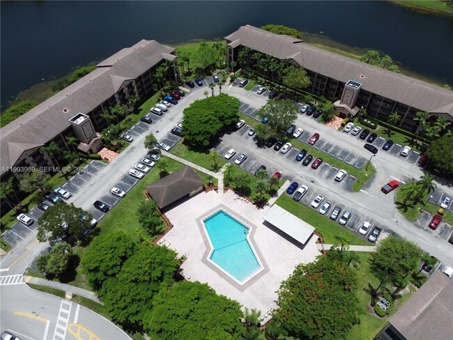 Building Photo - 12500 SW 5th Ct Unit 307M