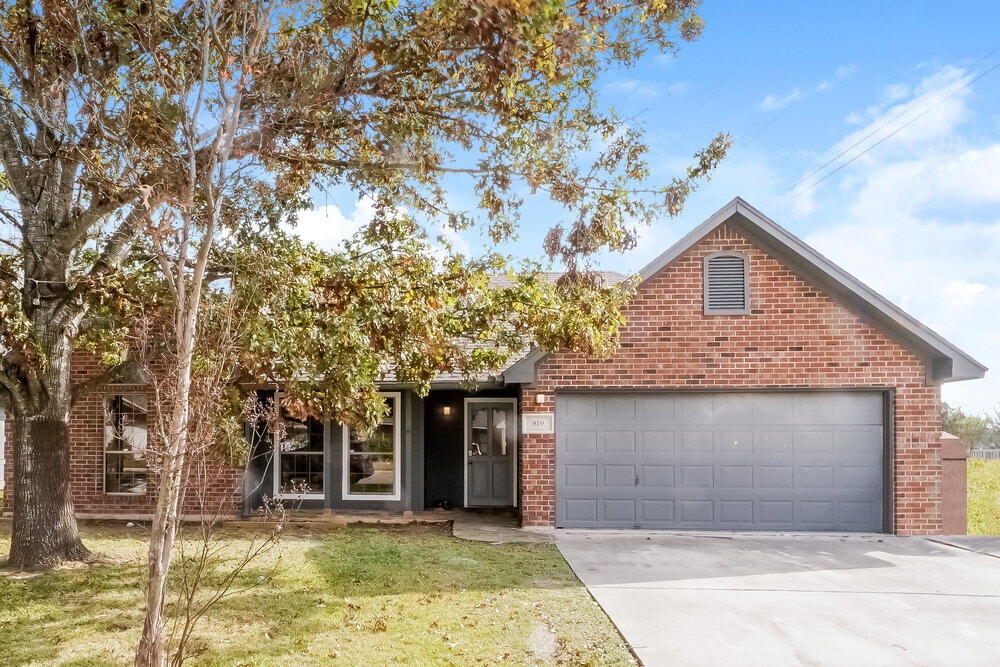 Photo - 819 Hueco Dr