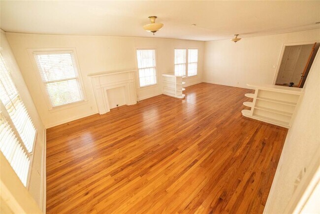 Photo - 5409 Woodview Ave