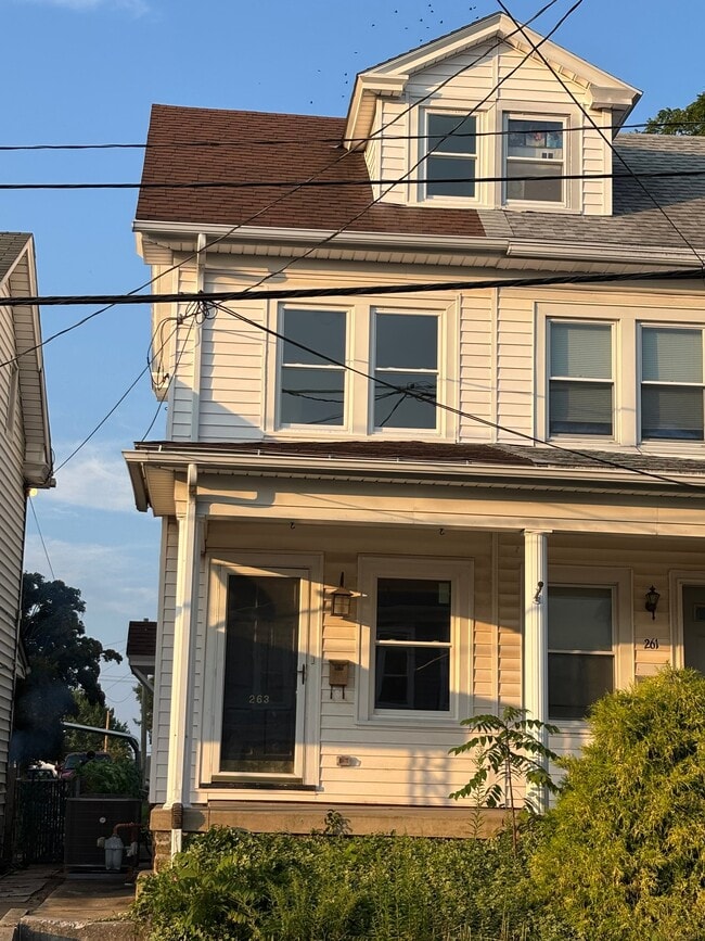 Building Photo - 263 W Main St