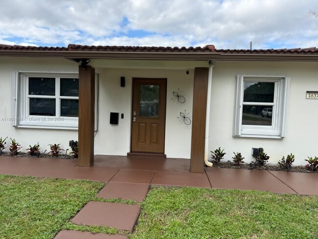 Photo - 1637 SE 1st St Unidad 00