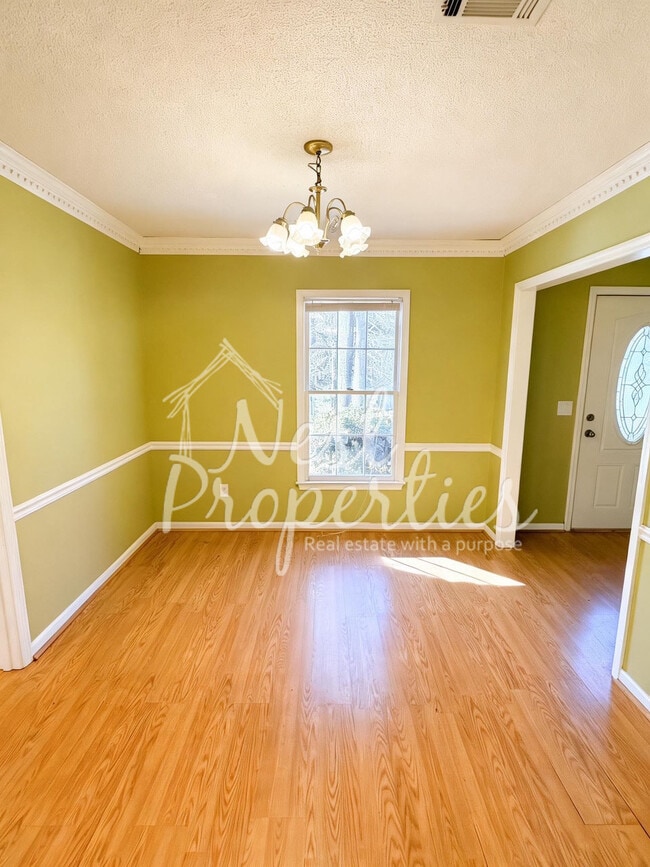 Photo - 325 Southampton Dr