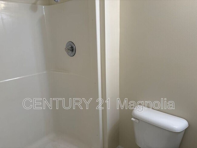 Photo - 303 Caldwell Cir