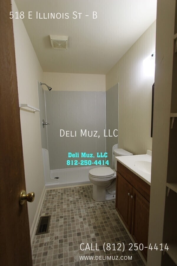 Photo - 518 E Illinois St Unit B