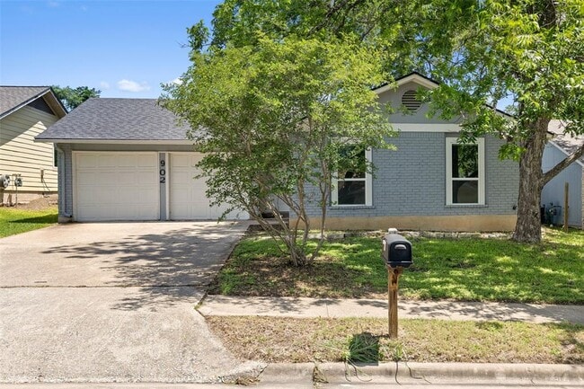 Photo - 902 Hillside Oaks Dr
