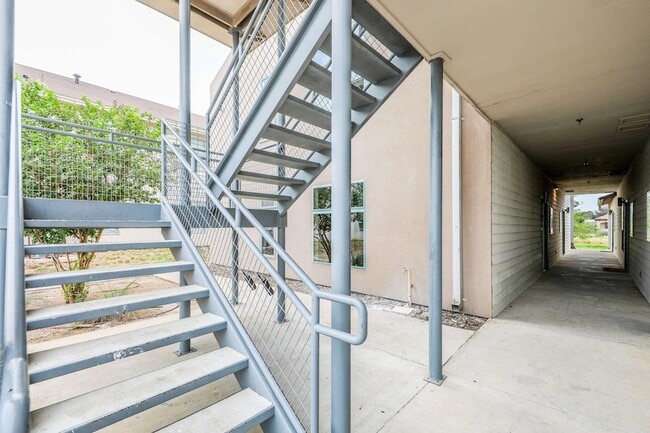Photo - 1511 Don Camilo Blvd Unit 4