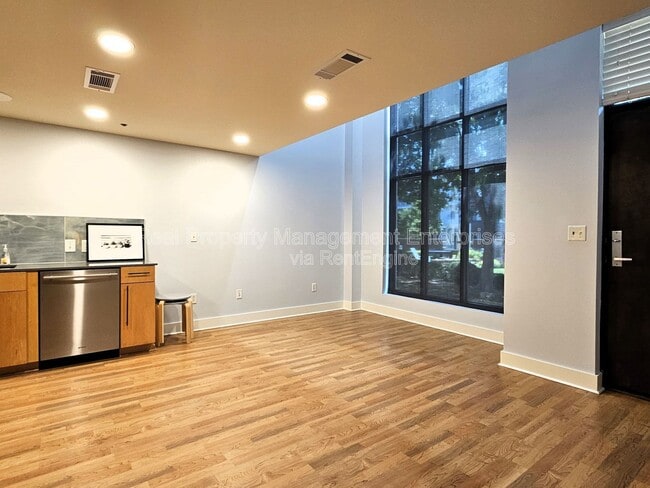 Photo - 301 NE 4th St Unit 1