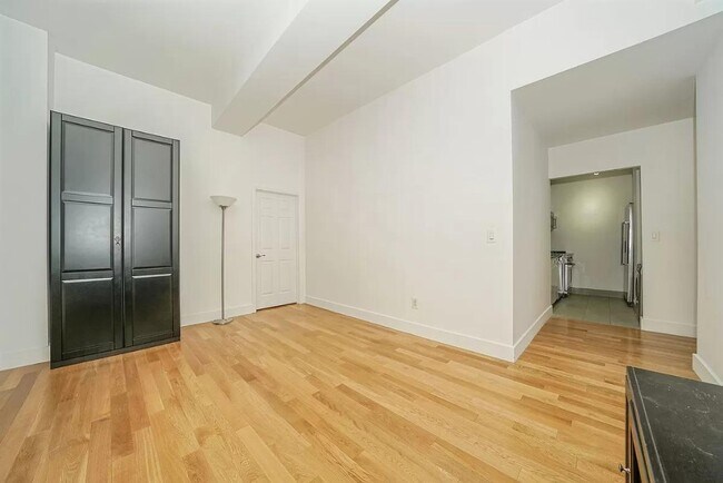 99 John St Unit 607