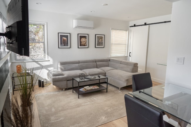 Photo - 10863 Kling St