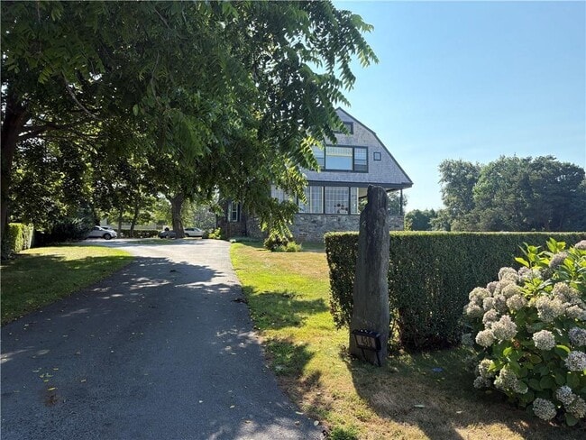 Building Photo - 438 Wolcott Ave Unit 5 (studio)