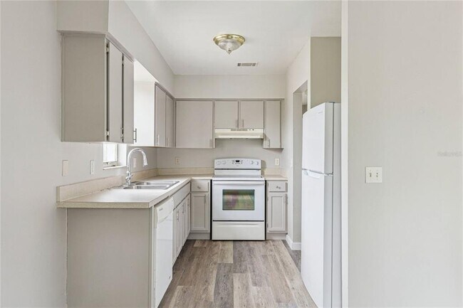 Photo - 46 N Fairfax Ave Unit 46