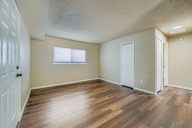 Photo - 6654 Provincial Dr