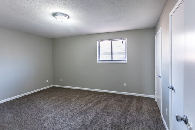 2 BR, 1.5 BA - 1194SF