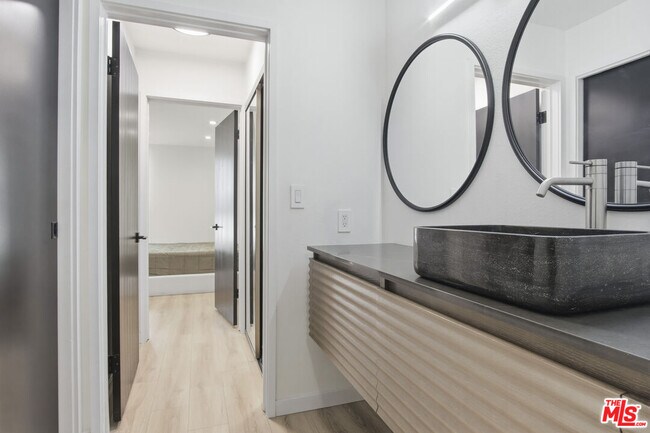 Photo - 911 Kings Rd Unidad 205