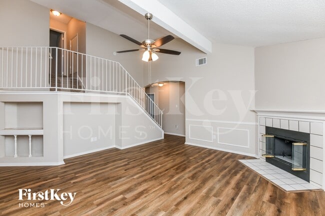 Photo - 609 Hollyberry Dr