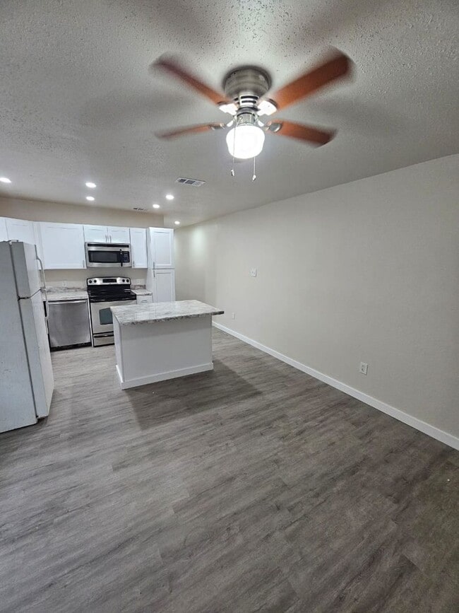 Photo - 915-917 N Fitzhugh Ave