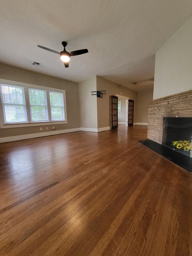 Photo - PRELEASING July 2026 - (3-4) Bed/(2) Bath ...