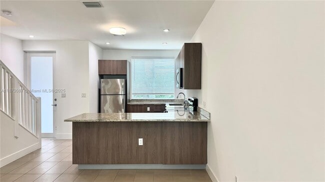 Building Photo - 519 NE 121st St Rental