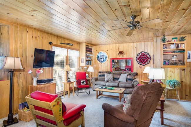 Building Photo - 8041 Woodpecker Way Rental