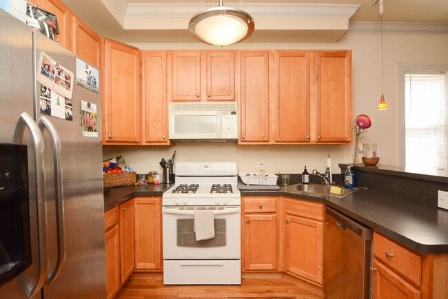 Photo - 1314 W Roscoe St Unit 3
