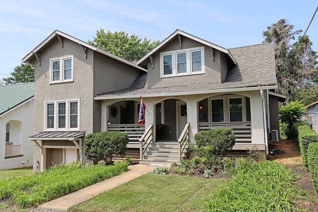 Building Photo - Top-Level Fry's Spring Apartment With Utilities Included Unit Fontaine Ave 2309 #3