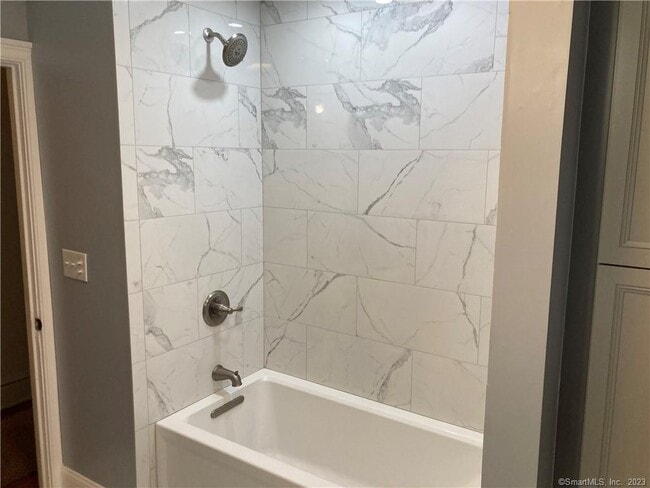 Photo - 18 Maplewood Ave Unidad Second Floor