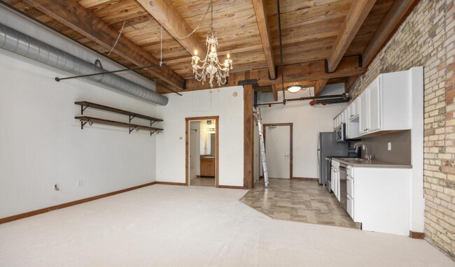 Photo - 940 Monroe Ave NW