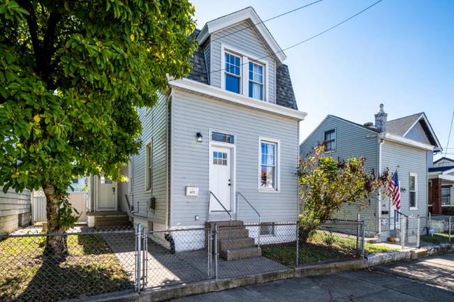 Photo - 422 Thornton St