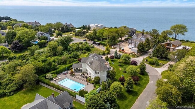 Building Photo - 695 Sound Dr