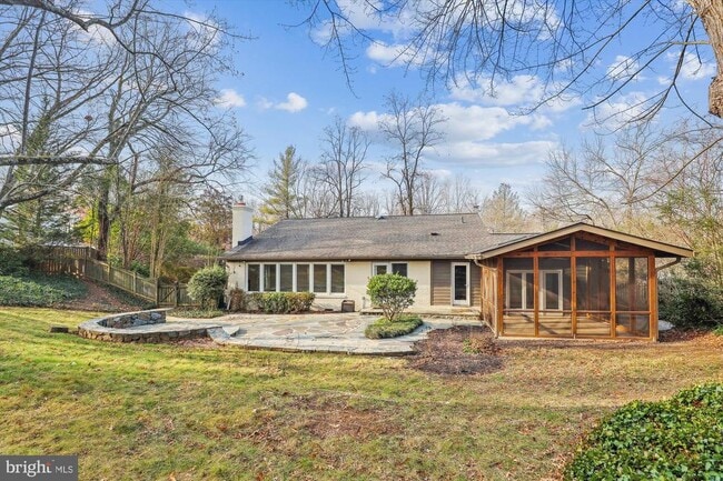 Building Photo - 6154 Beachway Dr