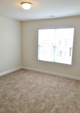 Photo - MOVE IN SPECIAL!! $200 OFF FIRST MONTHS RENT