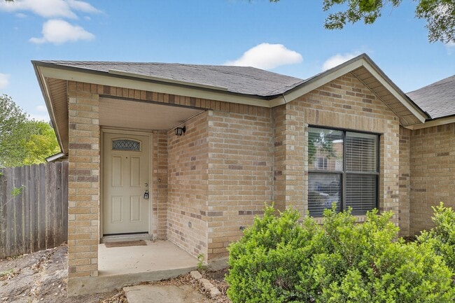 Photo - 10526 Bluegrass Pond